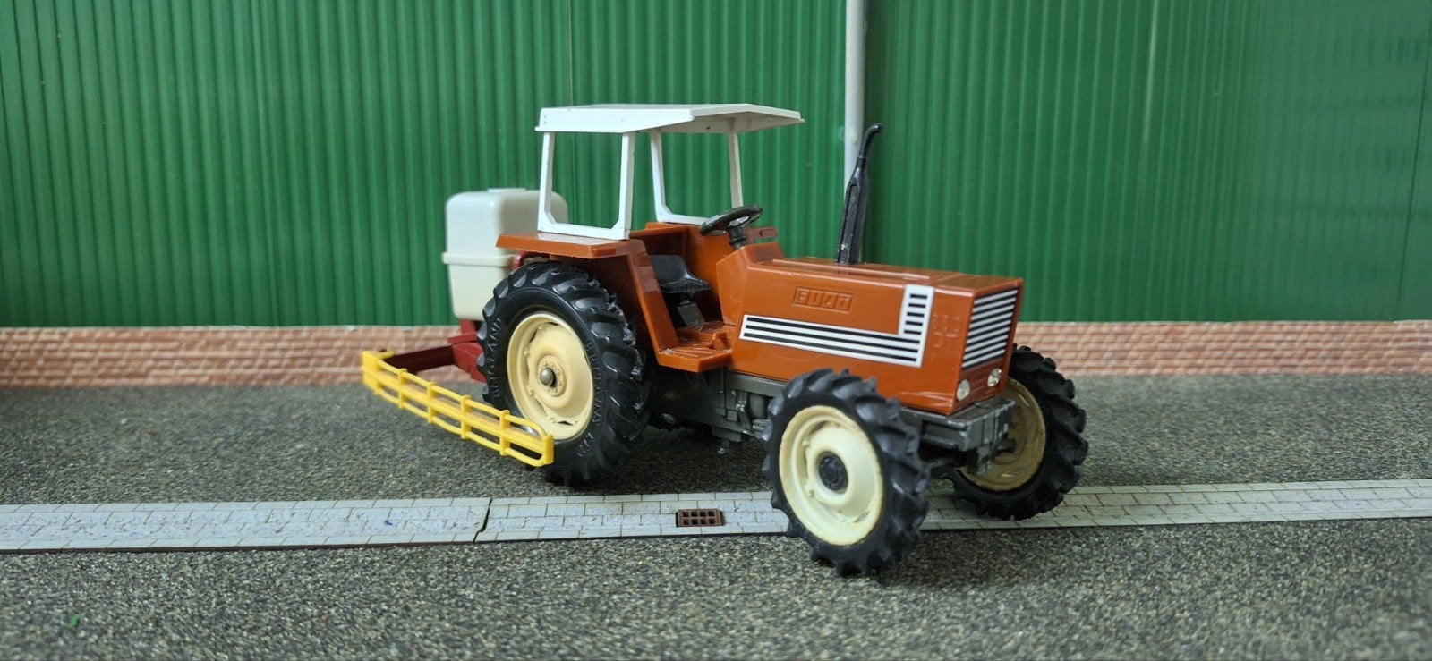 Britains Fiat 880dt Britains Siku, Ophalen of Verzenden, Tractor of Landbouw, Britains