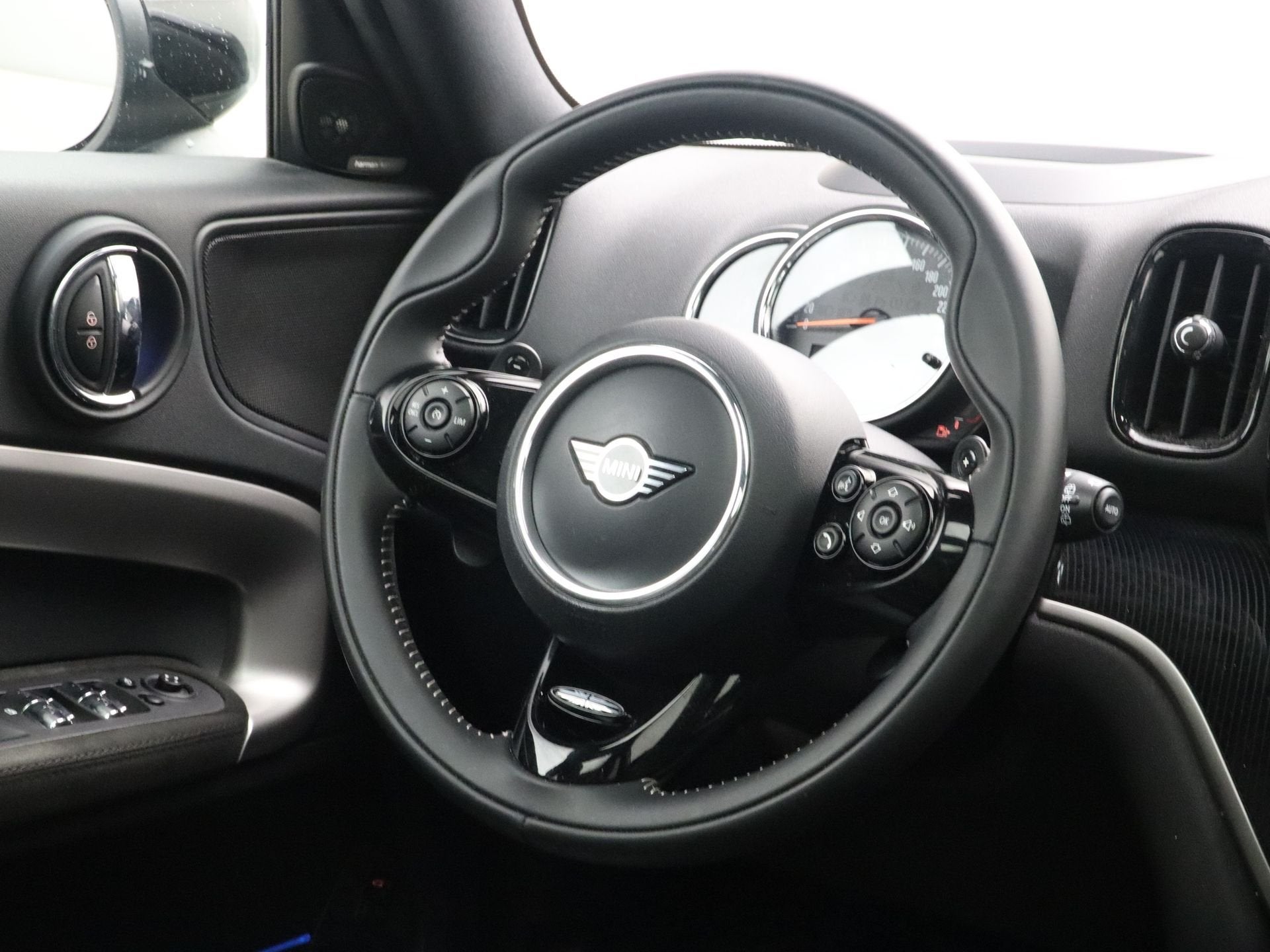 MINI Countryman Cooper S White Silver Edition Aut., Automatische klimaatregeling, Met garantie (alle), SUV of Terreinwagen, Zilver of Grijs