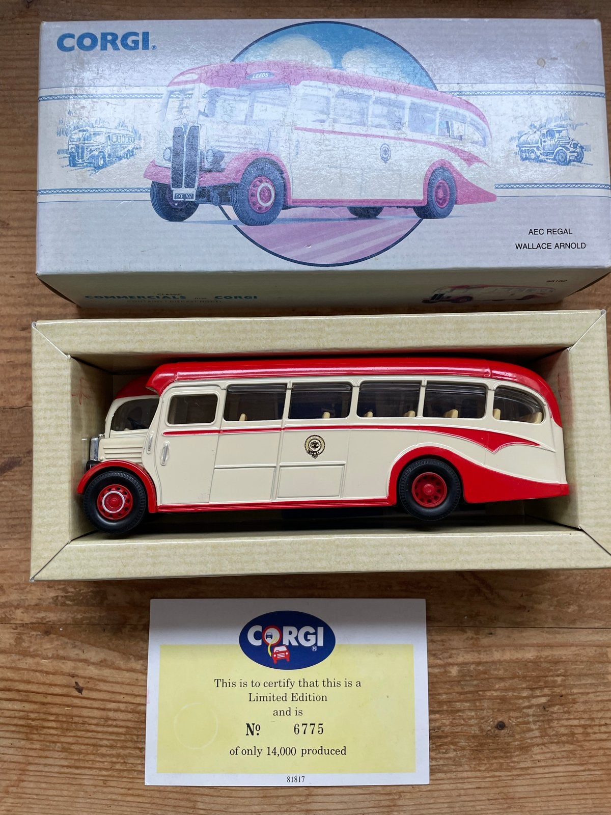 Corgi 1:50 98162 AEC REGAL COACH WALLACE ARNOLD Limited Edit, Hobby en Vrije tijd, Modelauto's | 1:50, Ophalen of Verzenden, Nieuw