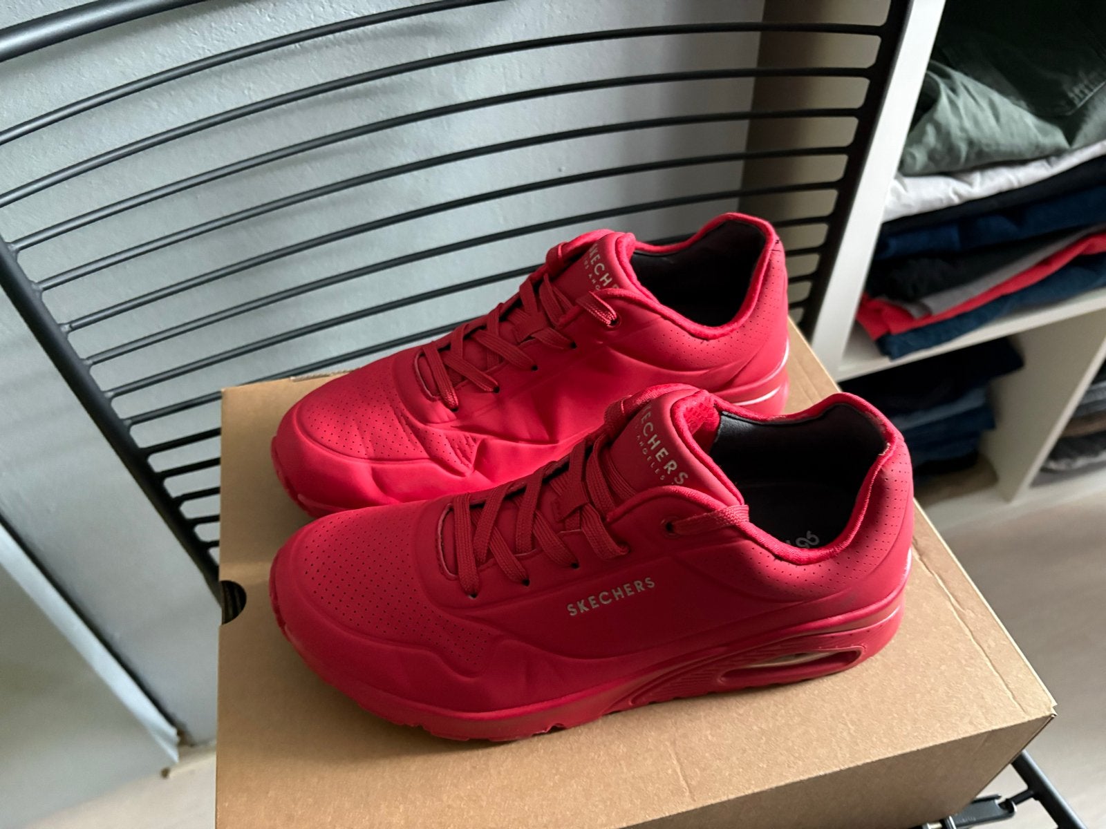 Zgan rode Skechers sneakers, maat 40,, Ophalen of Verzenden, Rood, Sneakers of Gympen, Zo goed als nieuw