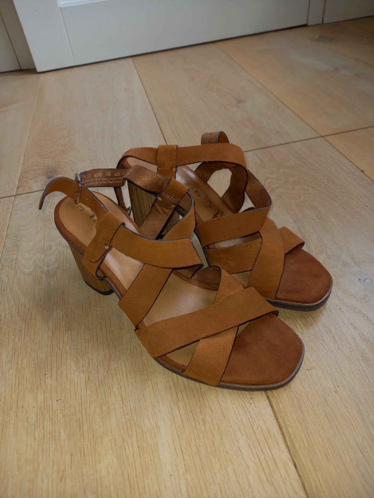 Tamaris sandalen met hak - nooit gebruikt 37, Tamaris, Bruin, Nieuw, Sandalen of Muiltjes