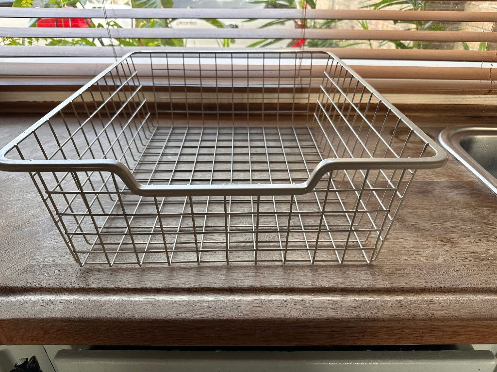 Ikea metalen mand, 16,5 cm h x 44 cm b x 53,5 cm d, Huis en Inrichting, Mand, Ophalen of Verzenden, Zo goed als nieuw, Metaal