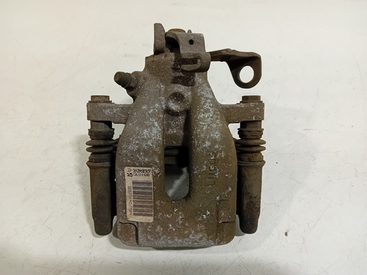 Remklauw links achter Peugeot 2008, Onderdelen@venauto.nl, Van der Ven Autorecycling B.V., Gebruikt, Ettenseweg 76, 4706 PB Roosendaal, The Netherlands