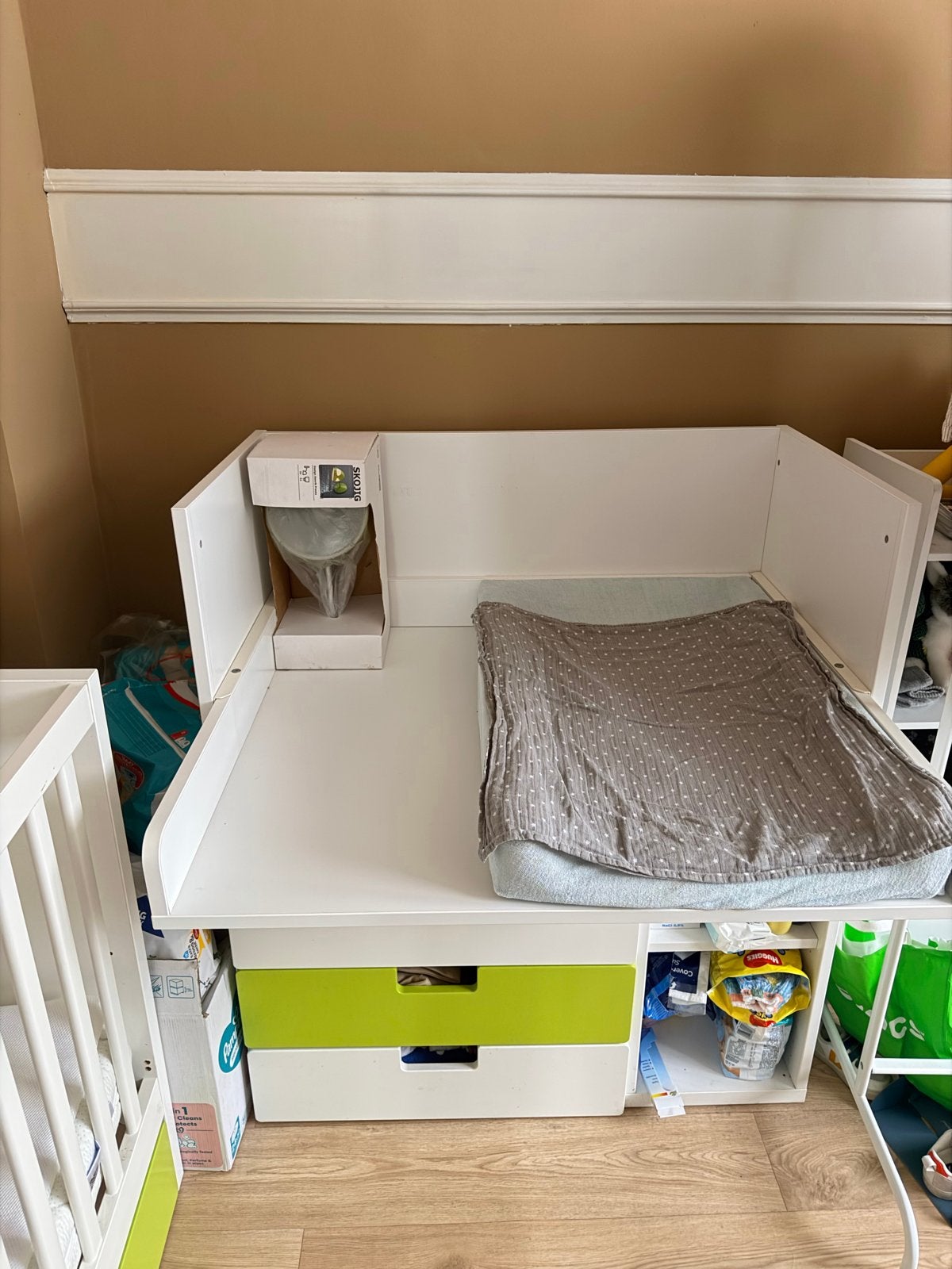 IKEA STUVA commode + nieuwe Skojig lamp, Kinderen en Baby's, Ophalen, Gebruikt, 70 cm of meer, 75 tot 100 cm