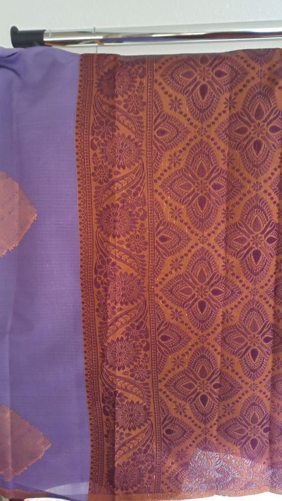 Nieuwe paarse saree met gouden borduursels, Onbekend, Ophalen of Verzenden, Nieuw