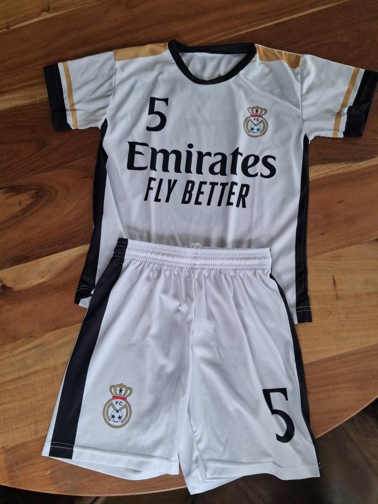 Voetbal tenue Real Madrid Bellingham, maat 134, Maat XS of kleiner, Ophalen of Verzenden, Gebruikt, Set