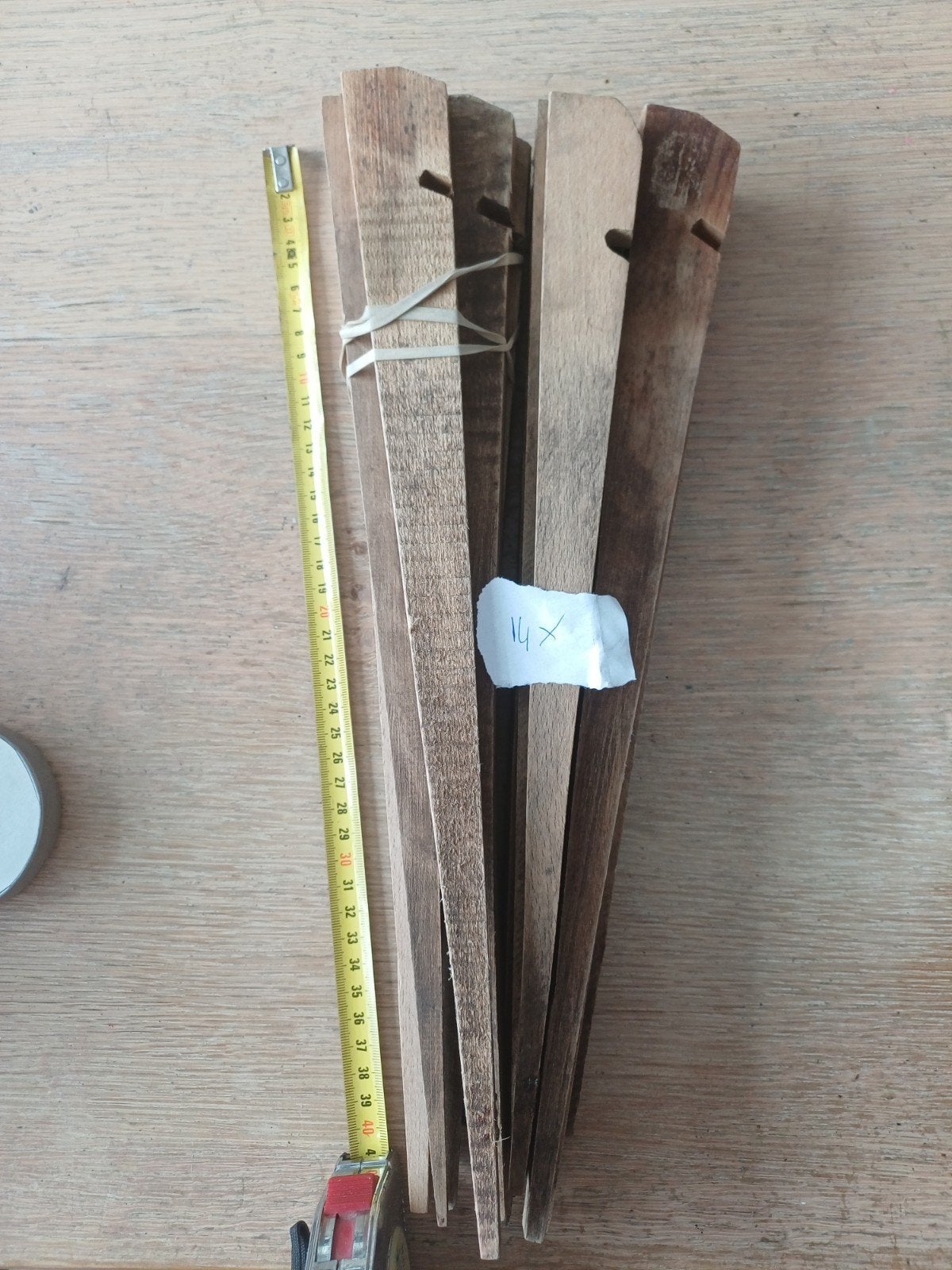 Te koop: houten haringen - 14 stuks, Caravans en Kamperen, Ophalen