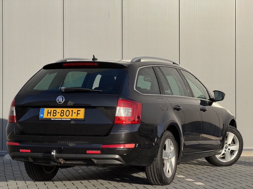 Skoda Octavia Combi 1.6 TDI Ambition | Automaat | Trekhaak, Auto's, Euro 5, Stof, Gebruikt, Zwart