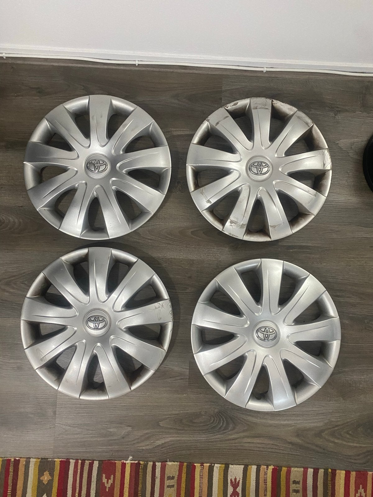 Set van 4 Toyota wieldoppen 15 inch, Auto diversen, Wieldoppen, Ophalen of Verzenden, Gebruikt