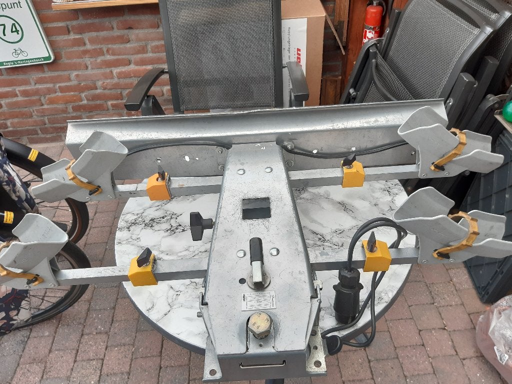 Drager voor twee fietsen op trekhaak, Auto diversen, Gebruikt, Ophalen of Verzenden, Brede banden, 2 fietsen