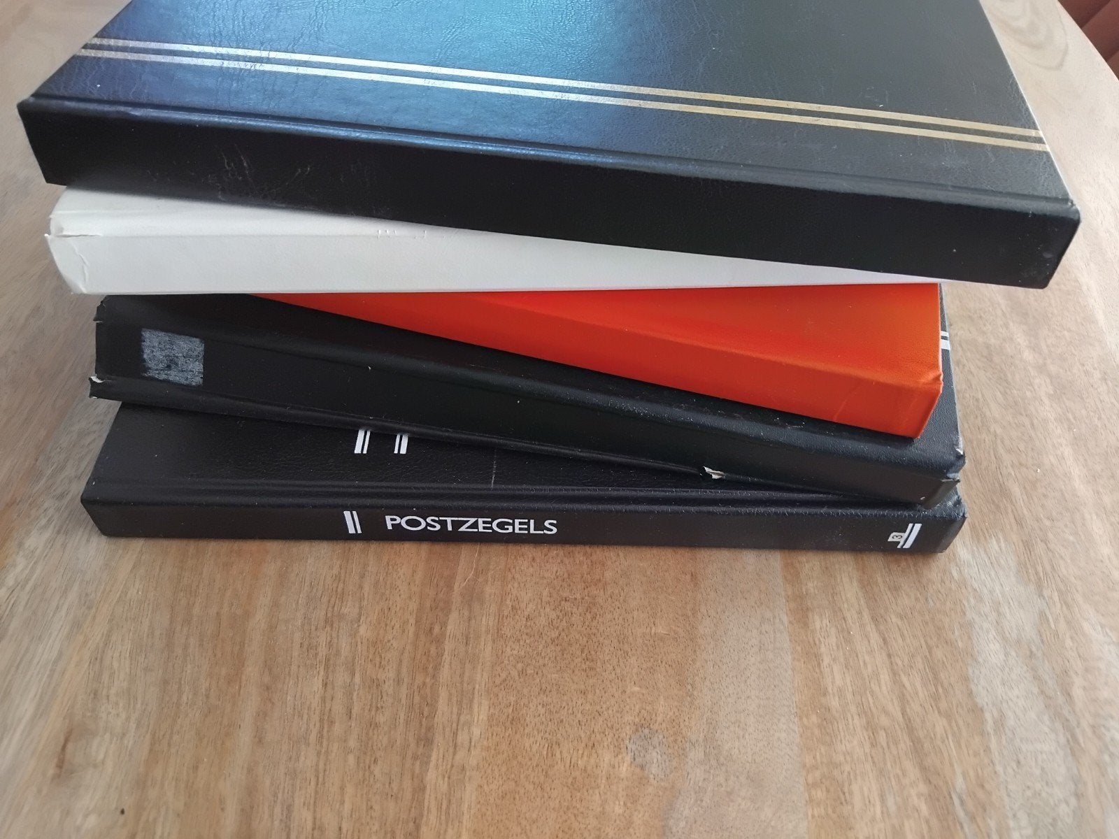 Vijf albums vol BUITENLAND gemengd (zie omschrijving), Postzegels en Munten, Postzegels | Volle albums en Verzamelingen, Verzenden