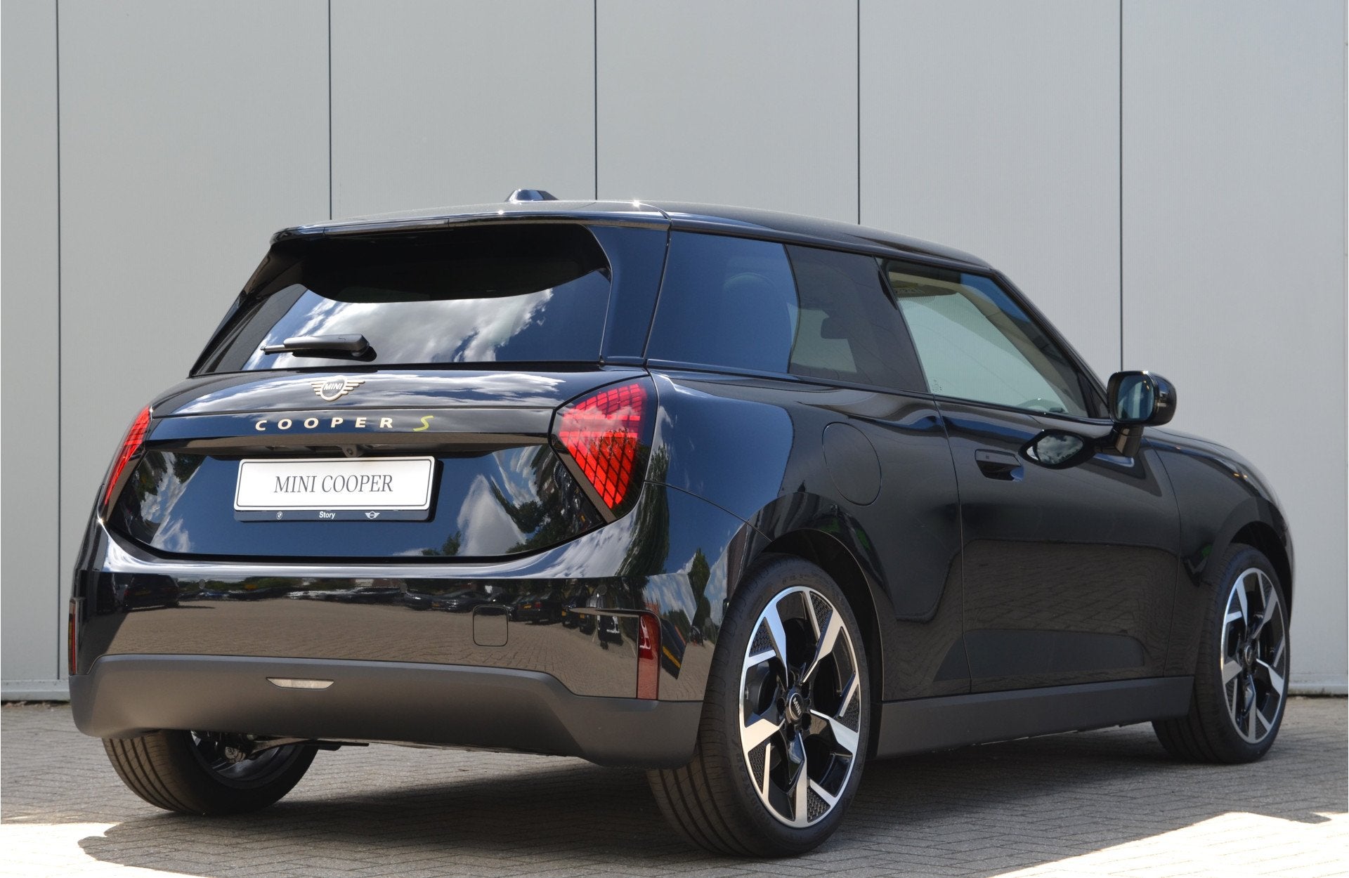 MINI Hatchback Cooper SE / Classic / Pakket M / 18 inch Slid, Auto's, Stof, Met garantie (alle), 4 stoelen, Nieuw