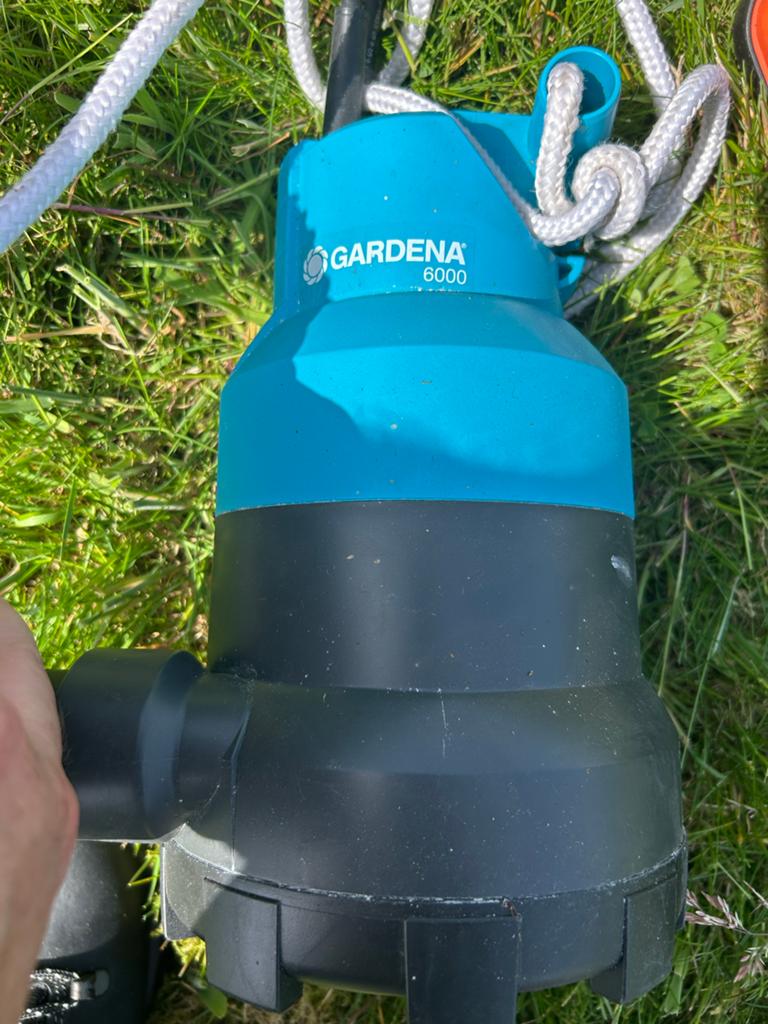 Gardena Dompelpomp 6000 - Zo goed als nieuw, Tuin en Terras, Waterpompen, Ophalen, Zo goed als nieuw, Elektrisch, Dompelpomp