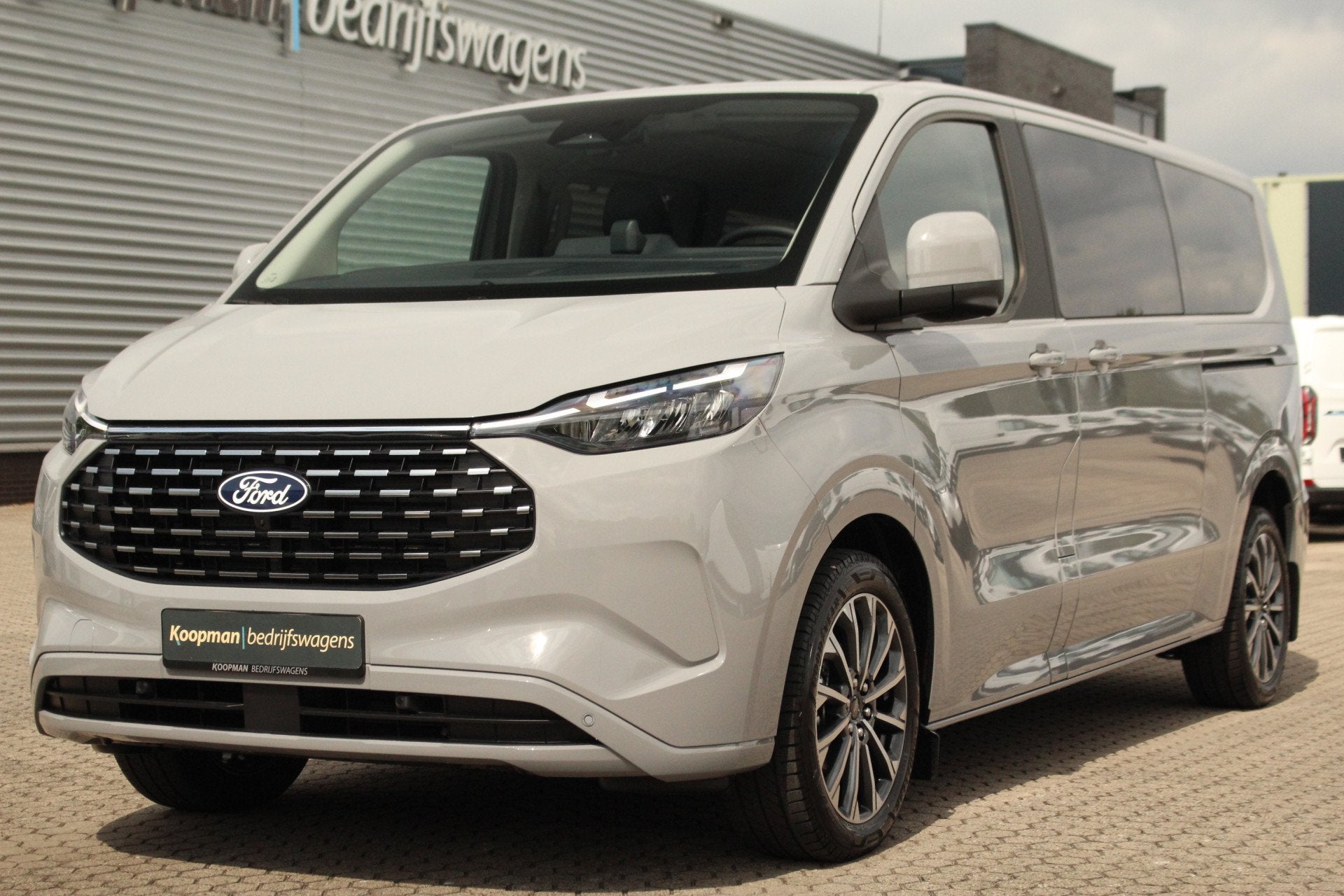 Ford Tourneo Custom 2.5 PHEV 233pk L2H1 Titanium X | Incl BP, Auto's, Ford, 1850 kg, Overige brandstoffen, Bedrijf, Nieuw