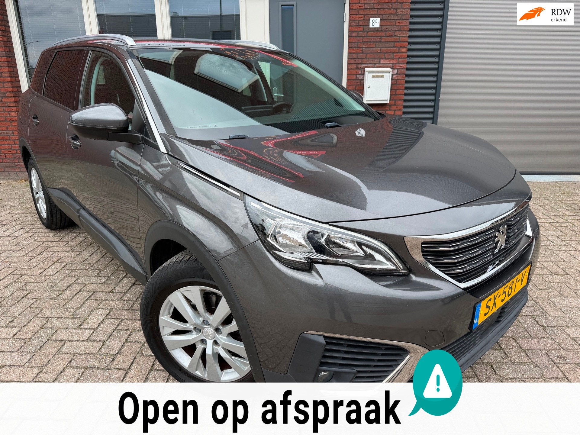 Peugeot 5008 1.2 PureTech Blue Lease Executive / Navi / PDC, Voorwielaandrijving, Stof, Gebruikt, 1199 cc