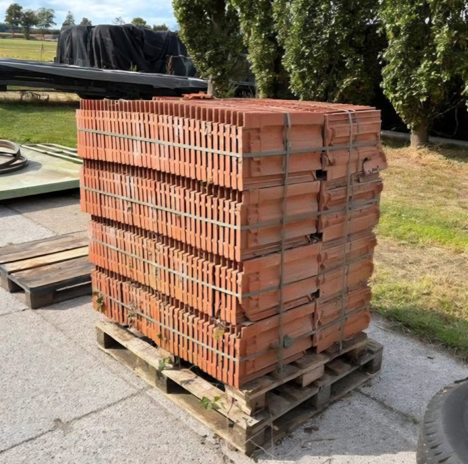 Nieuwe vlakke mulden dakpannen rood, Ophalen, Steen of Klei, Nieuw, 15 m² of meer