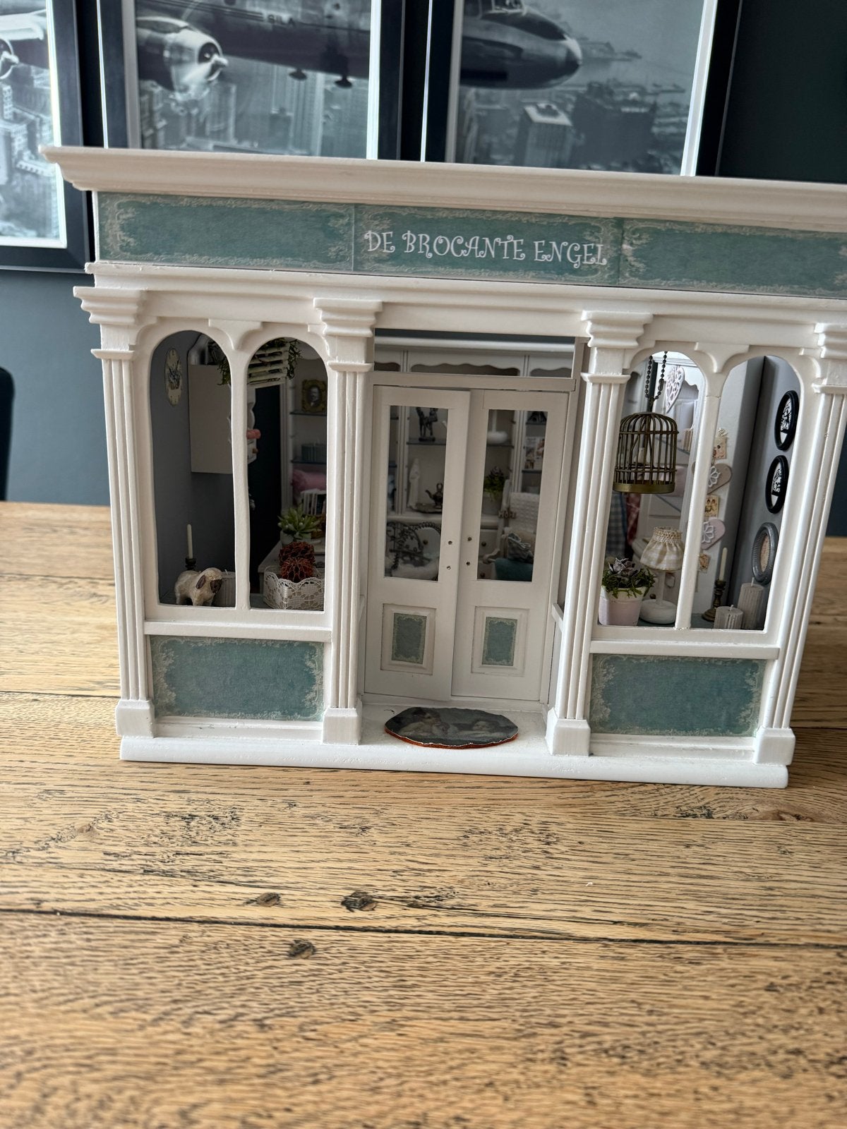 Miniatuur Poppenhuis Winkelfront "De Brocante Engel", Ophalen of Verzenden, Zo goed als nieuw, Poppenhuis