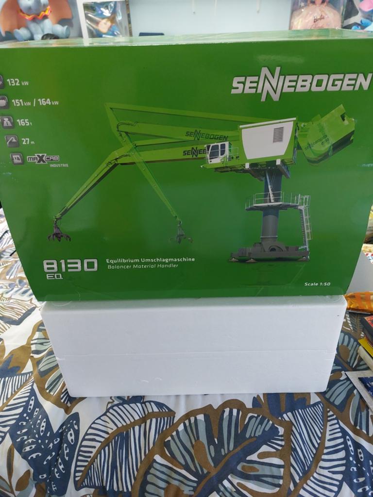 Sennebogen 8130E Balancer Material Handler Schaalmodel, Hobby en Vrije tijd, Modelbouw | Auto's en Voertuigen, Nieuw, Tank, 1:50 of kleiner