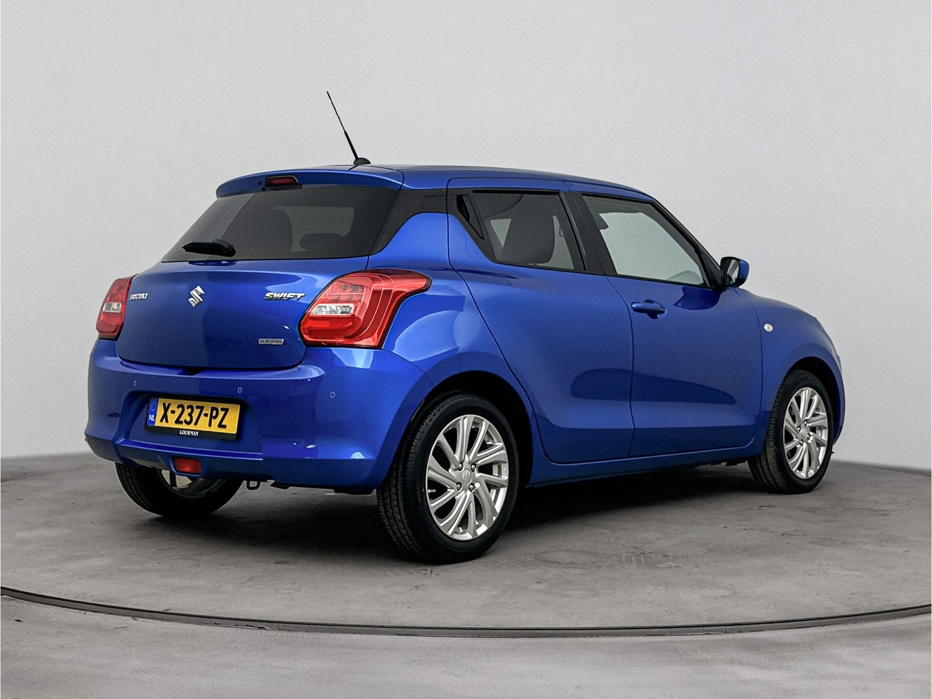 Suzuki Swift 1.2 Select Smart Hybrid (bj 2024), Stof, Gebruikt, 4 cilinders, Swift