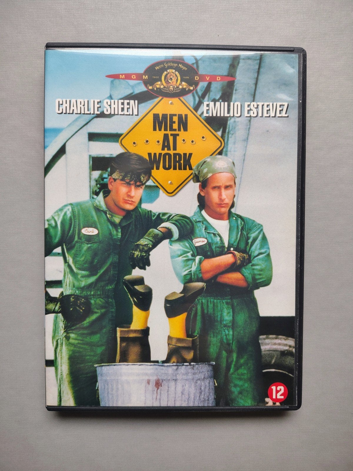 Men at Work (1990) / Charlie Sheen, Verzenden, Actiekomedie