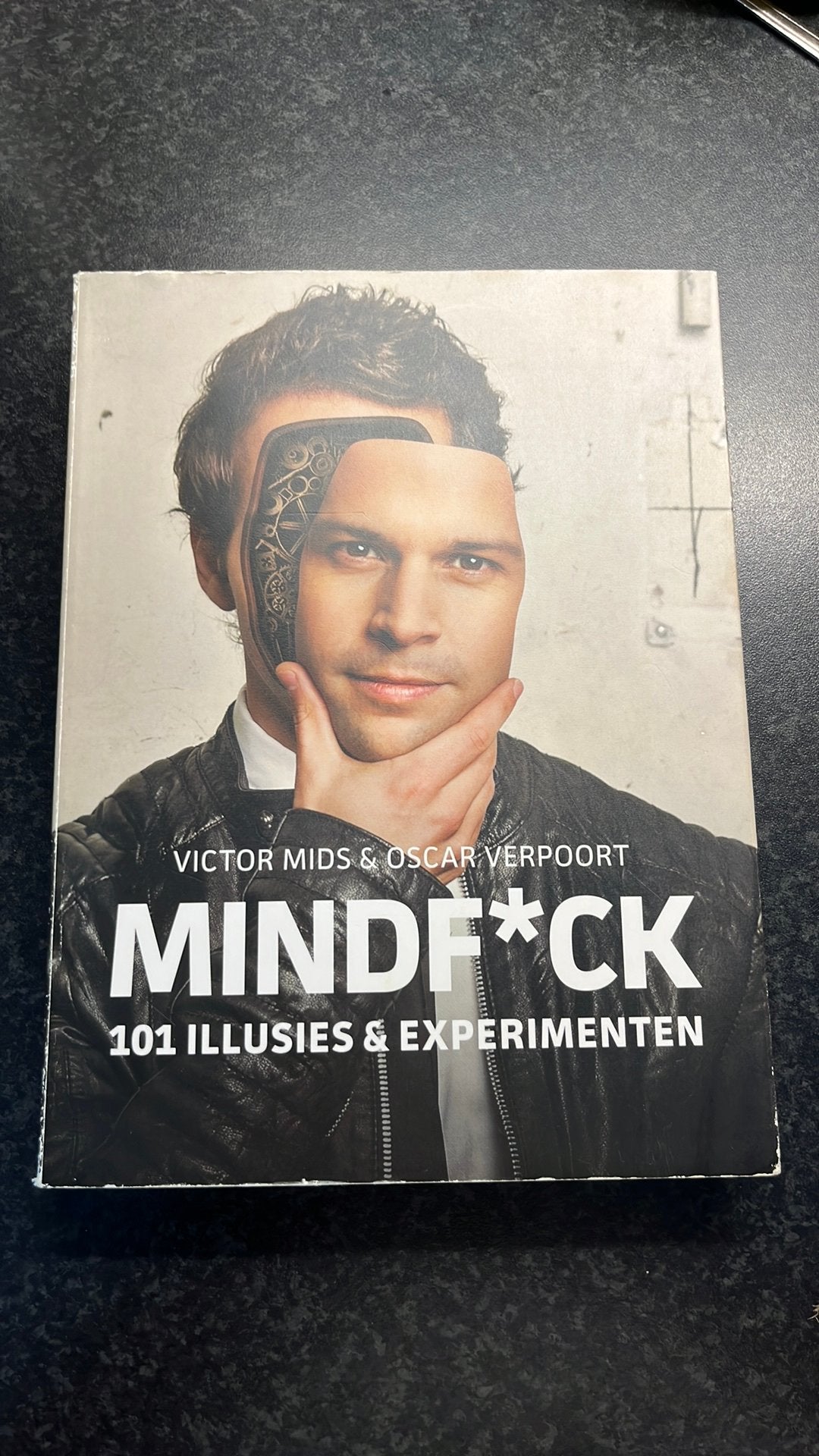 Mindf*ck boek victor mids, Boeken, Ophalen of Verzenden, Zo goed als nieuw