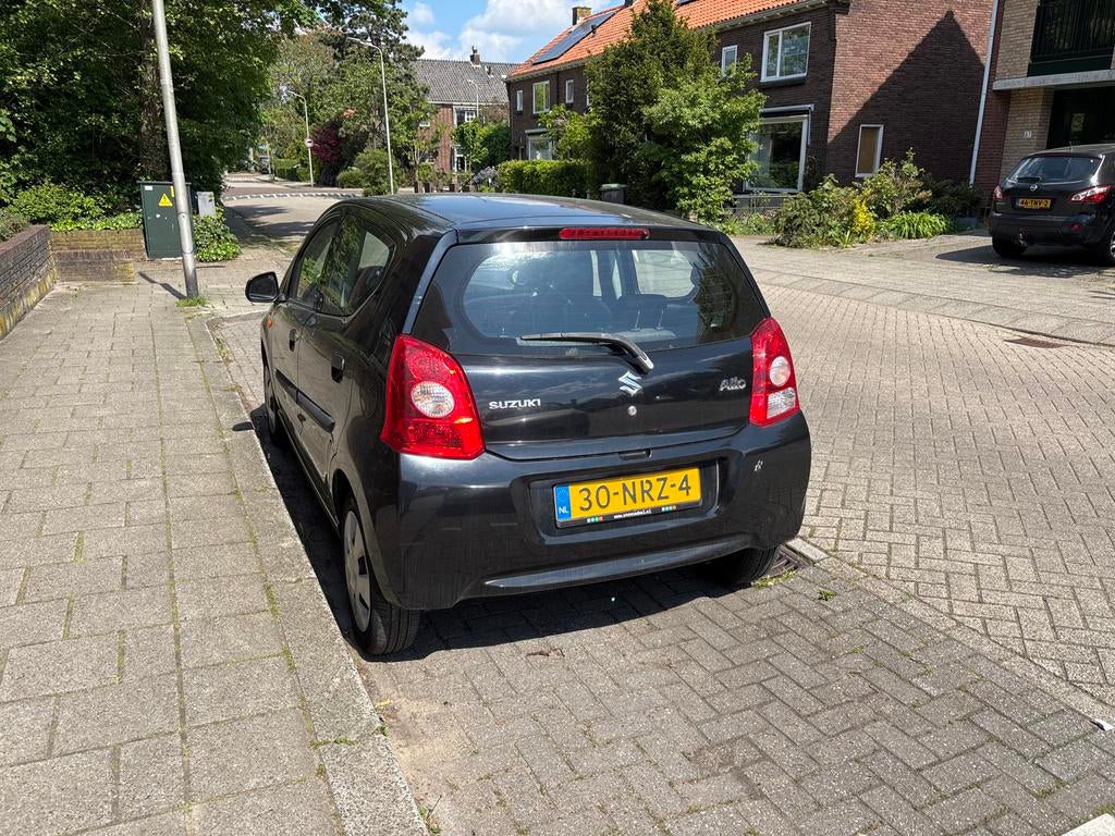 Suzuki Alto 1.0 2010 Zwart, Auto's, Voorwielaandrijving, 200 kg, 4 stoelen, Origineel Nederlands