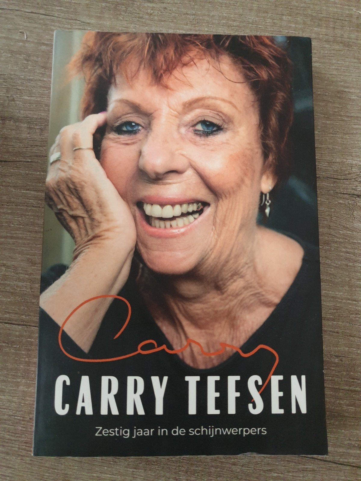 Carry Tefsen: Zestig jaar in de schijnwerpers, Ophalen of Verzenden, Gelezen, Carry Tefsen, Film, Tv en Media