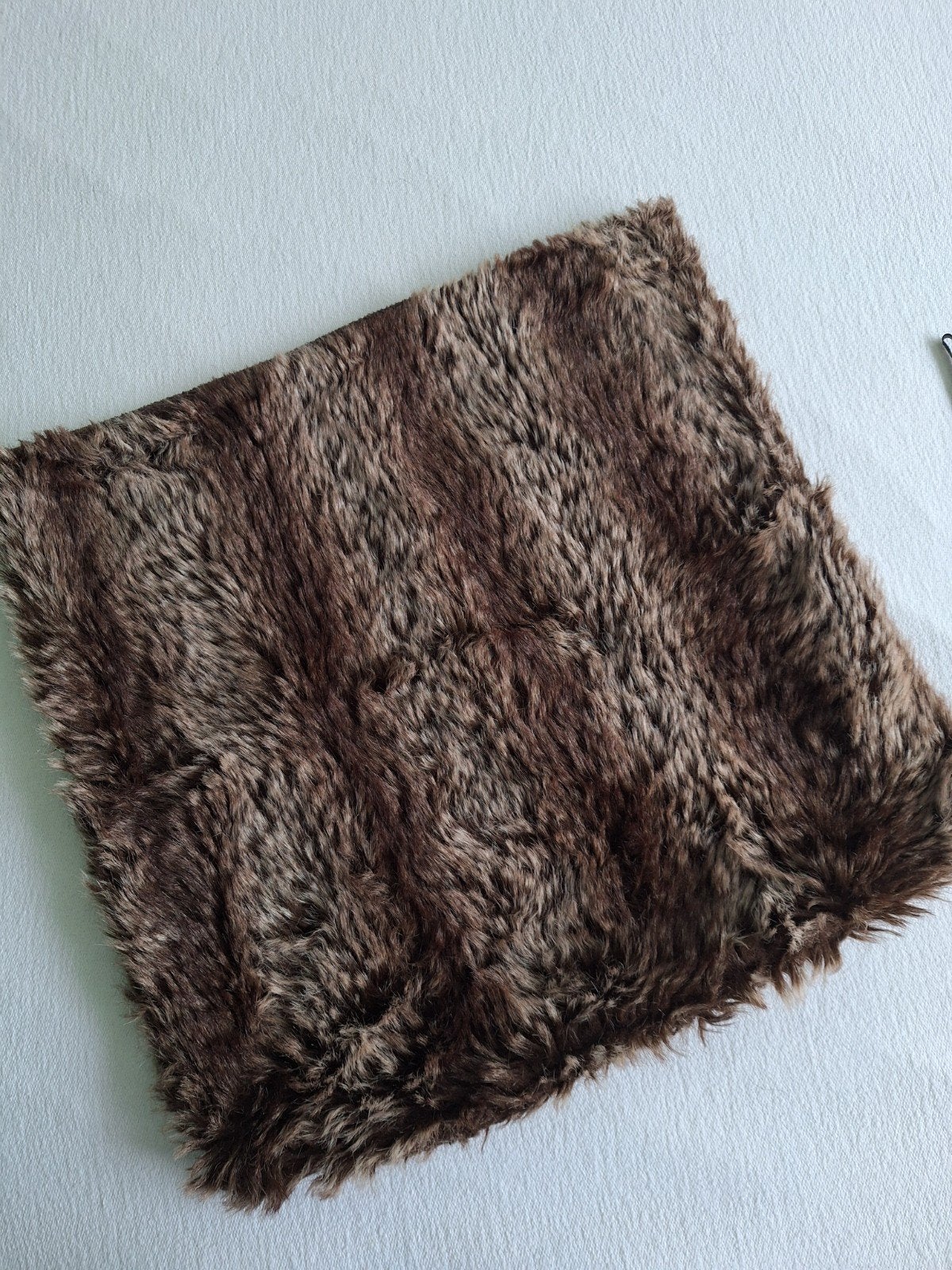 Kussenhoesje Bont look, Huis en Inrichting, Woonaccessoires | Kussens, Gebruikt, Bruin, Ophalen of Verzenden, Vierkant
