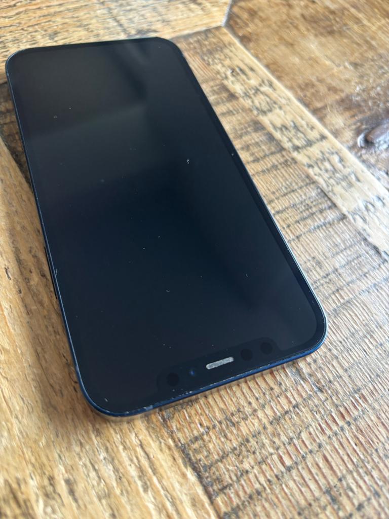iPhone 12 - Achterkant beschadigd, Telecommunicatie, Mobiele telefoons | Apple iPhone, Gebruikt, Zwart, Ophalen of Verzenden, 76 %