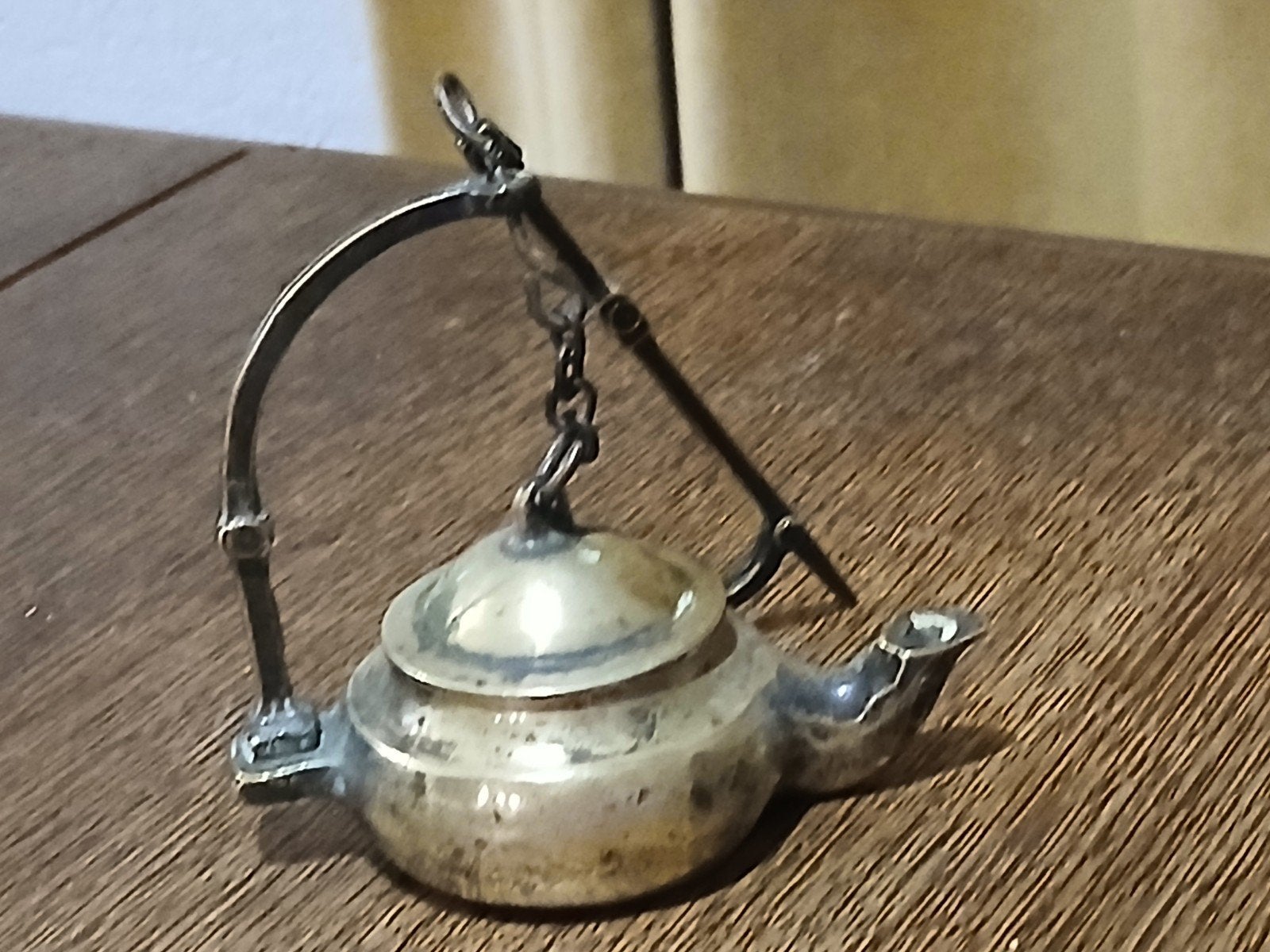OUD OLIELAMPJE, ORGINEEL. EVENTUEEL NOG EVEN POETSEN, Ophalen of Verzenden
