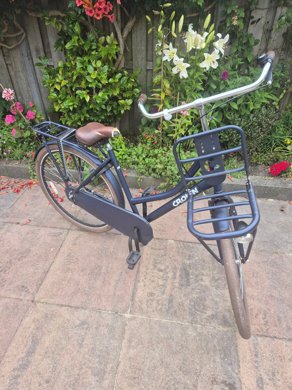 Heerlijke Crown fiets met kapot zadel, Fietsen en Brommers, Fietsen | Dames | Damesfietsen, Overige merken, Velgrem, Versnellingen