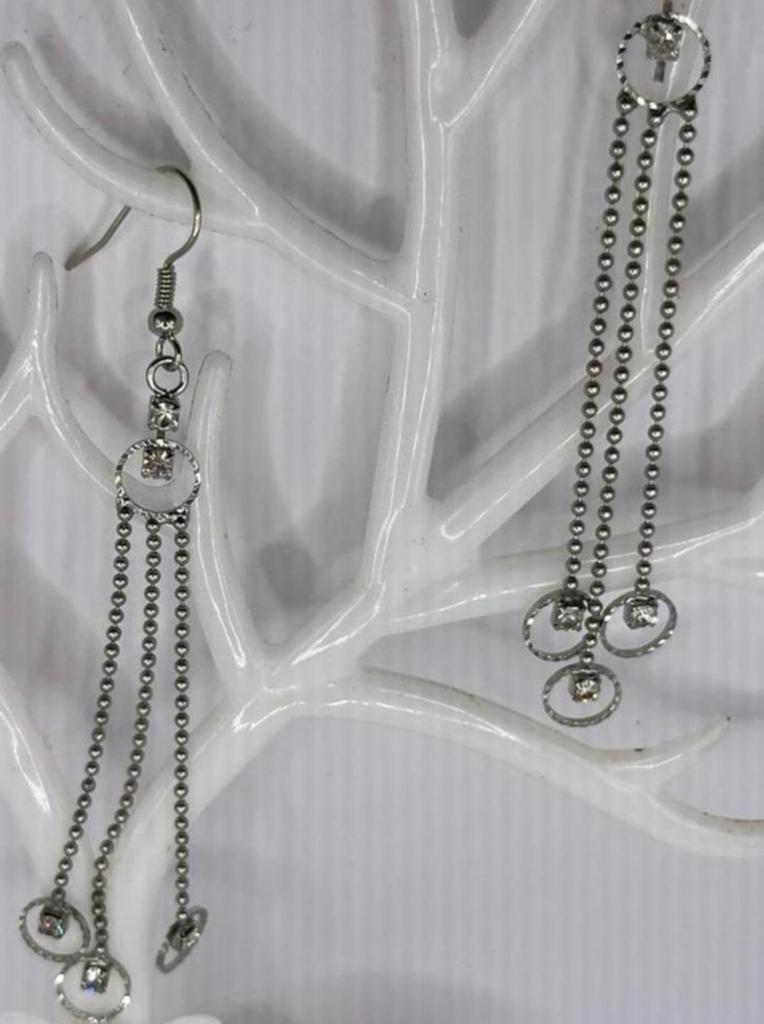 ZILVERKLEURIGE LANGE GLIMMENDE OORBELLEN, Ophalen of Verzenden, Nieuw, Zilver, Hangers