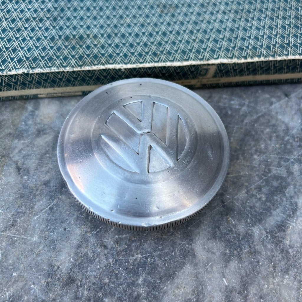 VW 80 mm tankdop, zeldzaam model met verhoogd midden, blauw, Ophalen of Verzenden, Gebruikt
