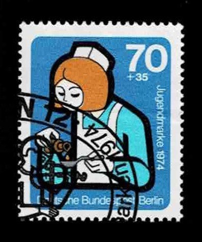 postzegel 433 Berlijn Kinderpostzegel Verpleegster, Ophalen of Verzenden, Overige periodes, Gestempeld