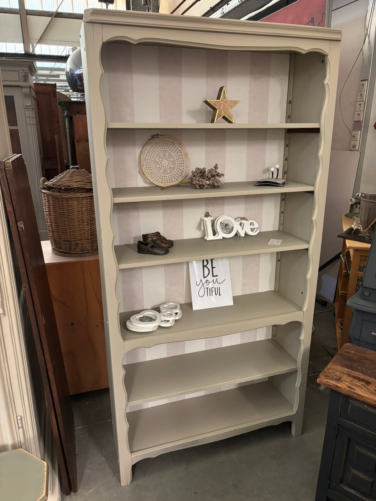 Brocante boekenkast / kast, Met plank(en), Studio Larilo, Zo goed als nieuw, 150 tot 200 cm