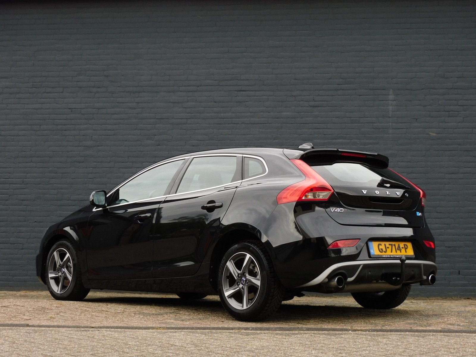 Volvo V40 1.6 T4 R-Design TOPSTAAT! PERFECT ONDERHOUDEN! NAV, Auto's, Gebruikt, Zwart, 4 cilinders, 700 kg