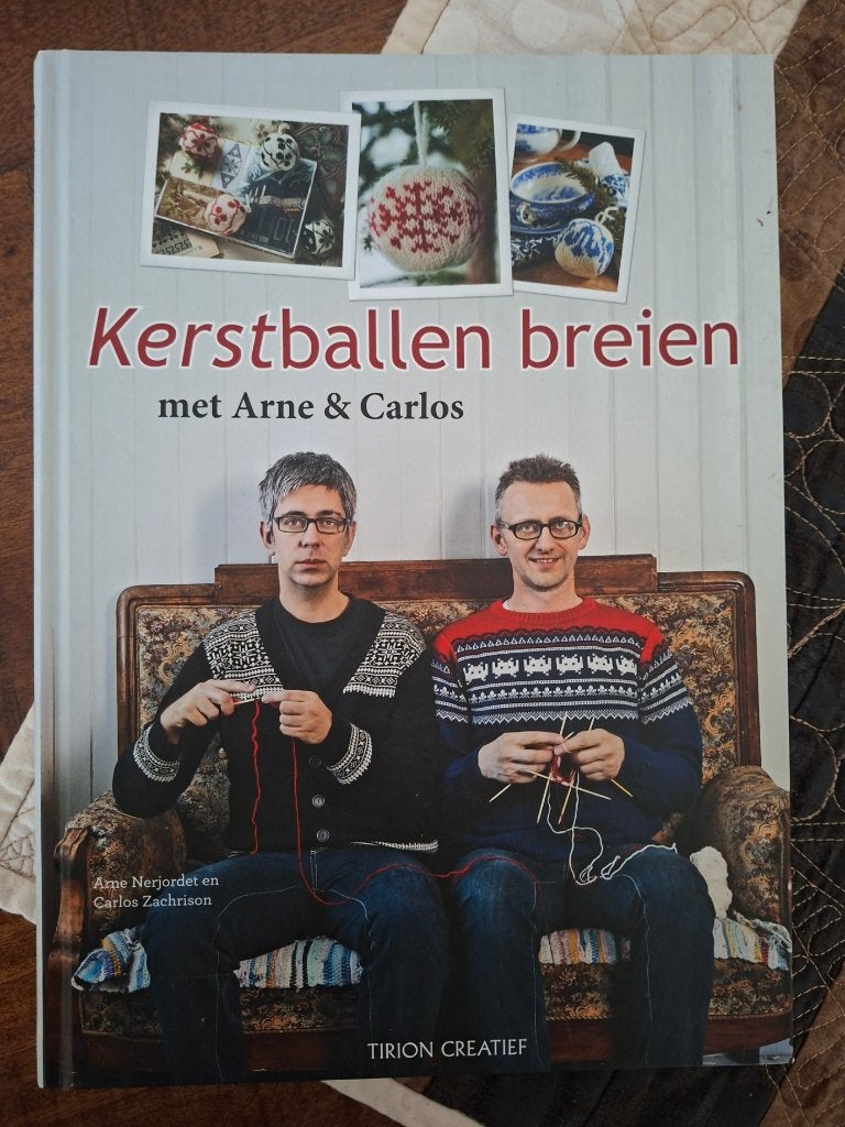 Kerstballen breien met Arne en Carlos, Ophalen of Verzenden, Zo goed als nieuw, Breien, Patroon of Boek