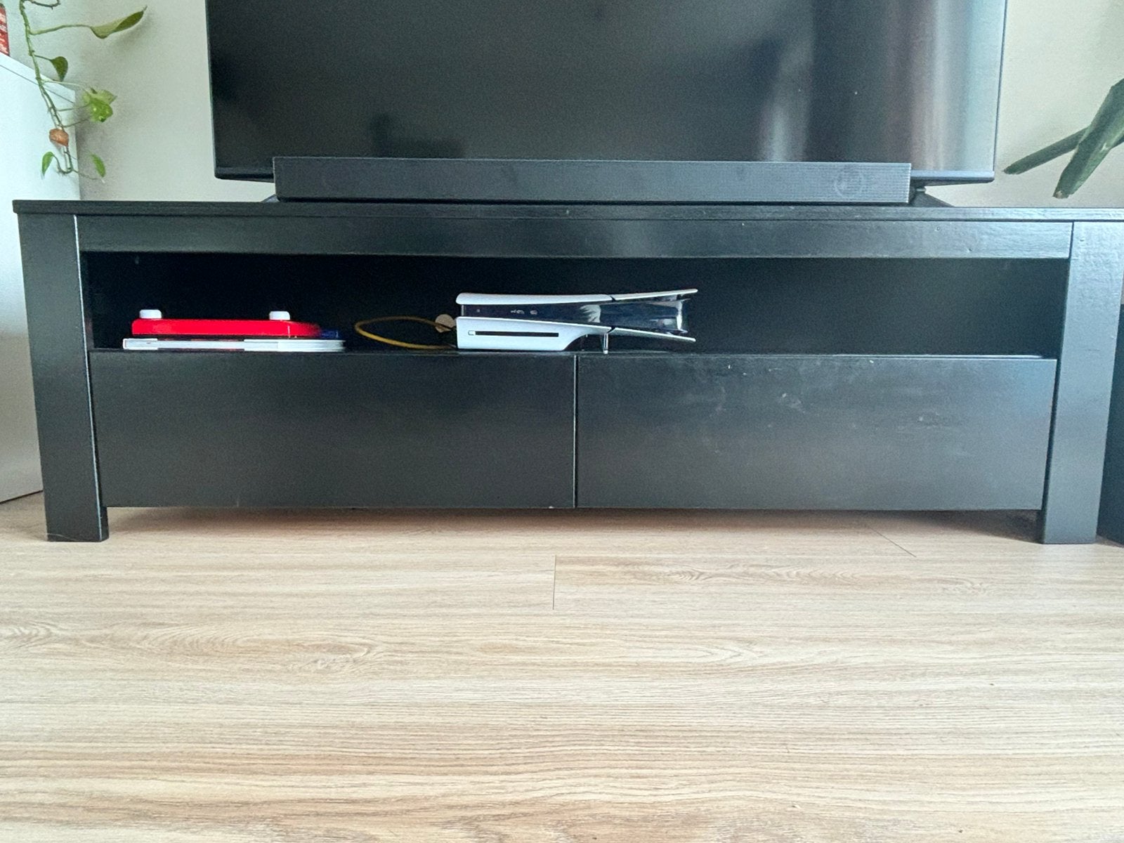 GRATIS – WOOOD TV-meubel zwart met opbergruimte, Ophalen, Gebruikt, 50 tot 100 cm, 150 tot 200 cm