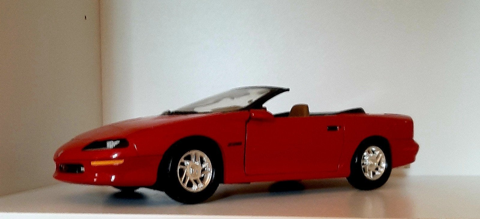 Rode Chevrolet Camaro Z28 Cabriolet Modelauto, Ophalen of Verzenden, Zo goed als nieuw, Auto