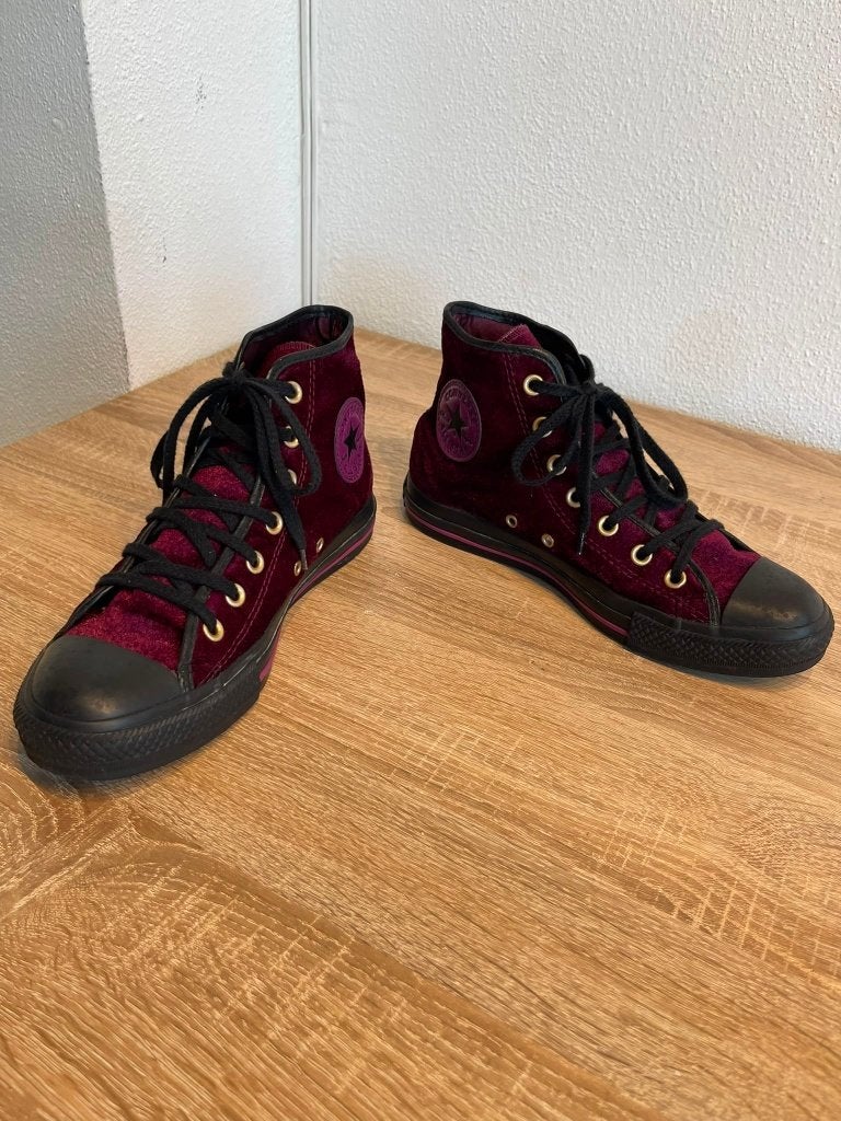Converse Taylor All Star Velvet in bordeaux fluweel maat 39, Kleding | Dames, Schoenen, Zo goed als nieuw, Sneakers of Gympen