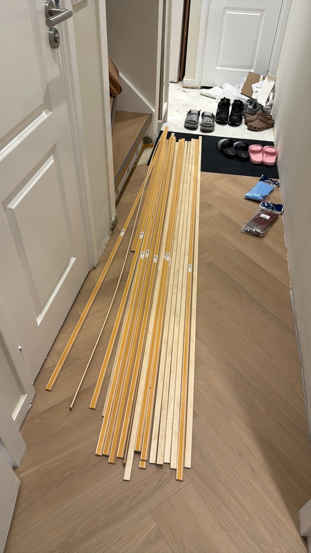 Plak plinten 19 stuks van 240cm, Ophalen, Zo goed als nieuw, Mdf, 200 tot 250 cm