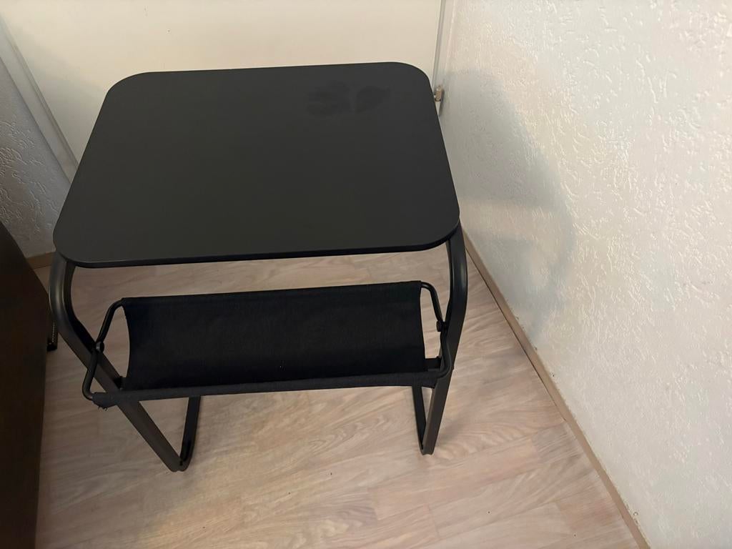 IKEA bijzettafel - Zwart, compact en veelzijdig, Huis en Inrichting, Minder dan 55 cm, Gebruikt, Metaal of Aluminium, Vierkant