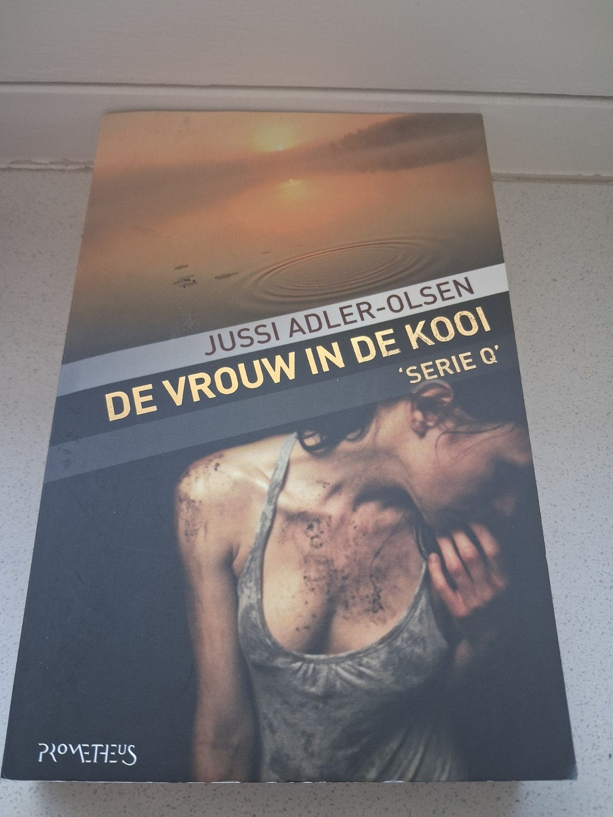 De Vrouw in de Kooi - Jussi Adler-Olsen (Serie Q), Ophalen of Verzenden, Zo goed als nieuw, Jussi Adler-Olsen