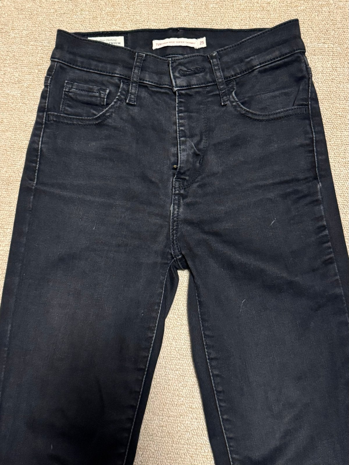 Levi's 720 High Rise Super Skinny Jeans W25, Kleding | Dames, Ophalen of Verzenden, Zo goed als nieuw, Zwart, W27 (confectie 34) of kleiner