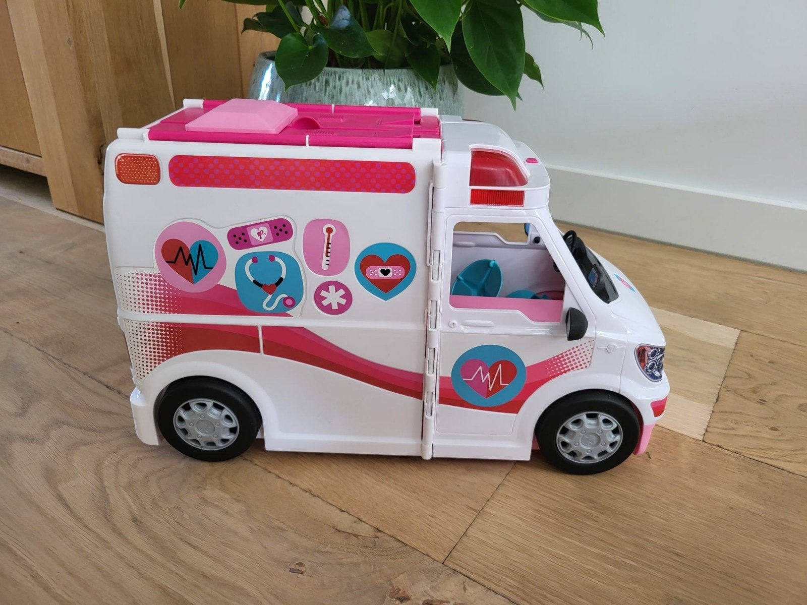Barbie Ambulance, compleet met asseccoires, Ophalen, Zo goed als nieuw