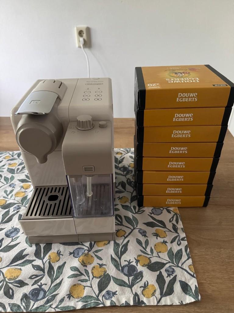 Nespresso Lattissima Touch met 160 gratis koffiecapsules, Witgoed en Apparatuur, Koffiezetapparaten, 10 kopjes of meer, Koffiemachine