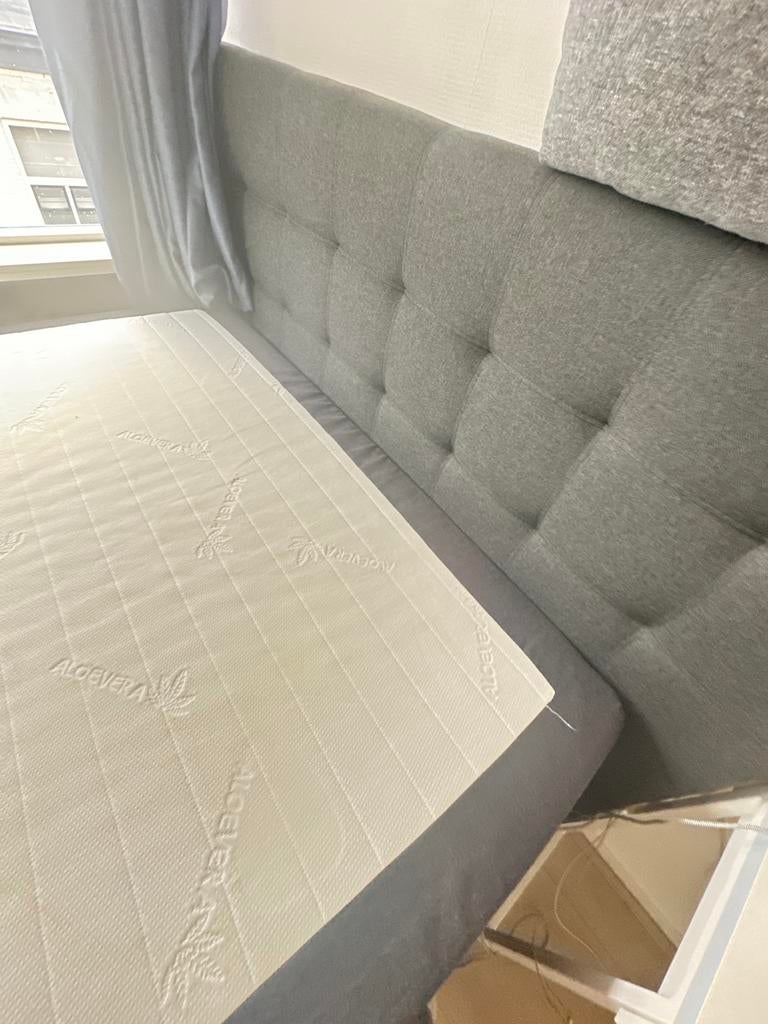 Comfortabel grijs hoofdbord 180cm, Huis en Inrichting, Gebruikt, Tweepersoons, Ophalen of Verzenden, 180 cm