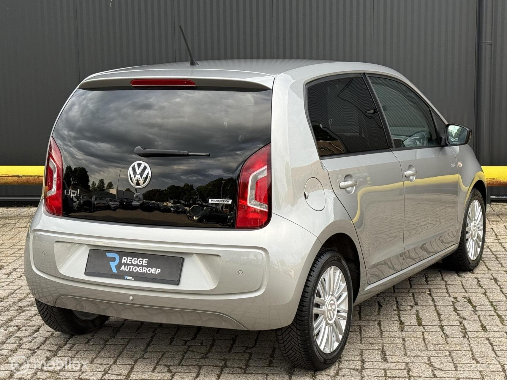 Volkswagen Up! 1.0 high up! CUP STOELVERWARMING | PDC | NAVI, Auto's, Voorwielaandrijving, Gebruikt, Up!, 840 kg
