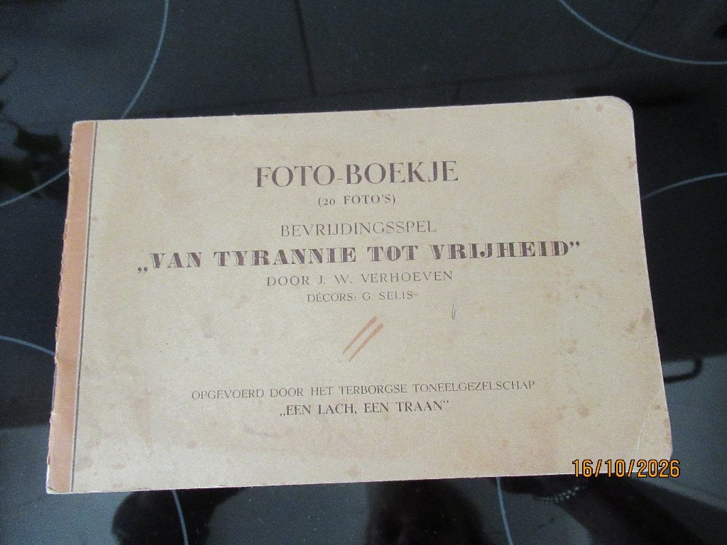 VAN TYRANNIE TOT VRIJHEID-FOTOBOEK  BEVRIJDING TERBORG-1945, Boeken, Ophalen of Verzenden, 20e eeuw of later, Gelezen
