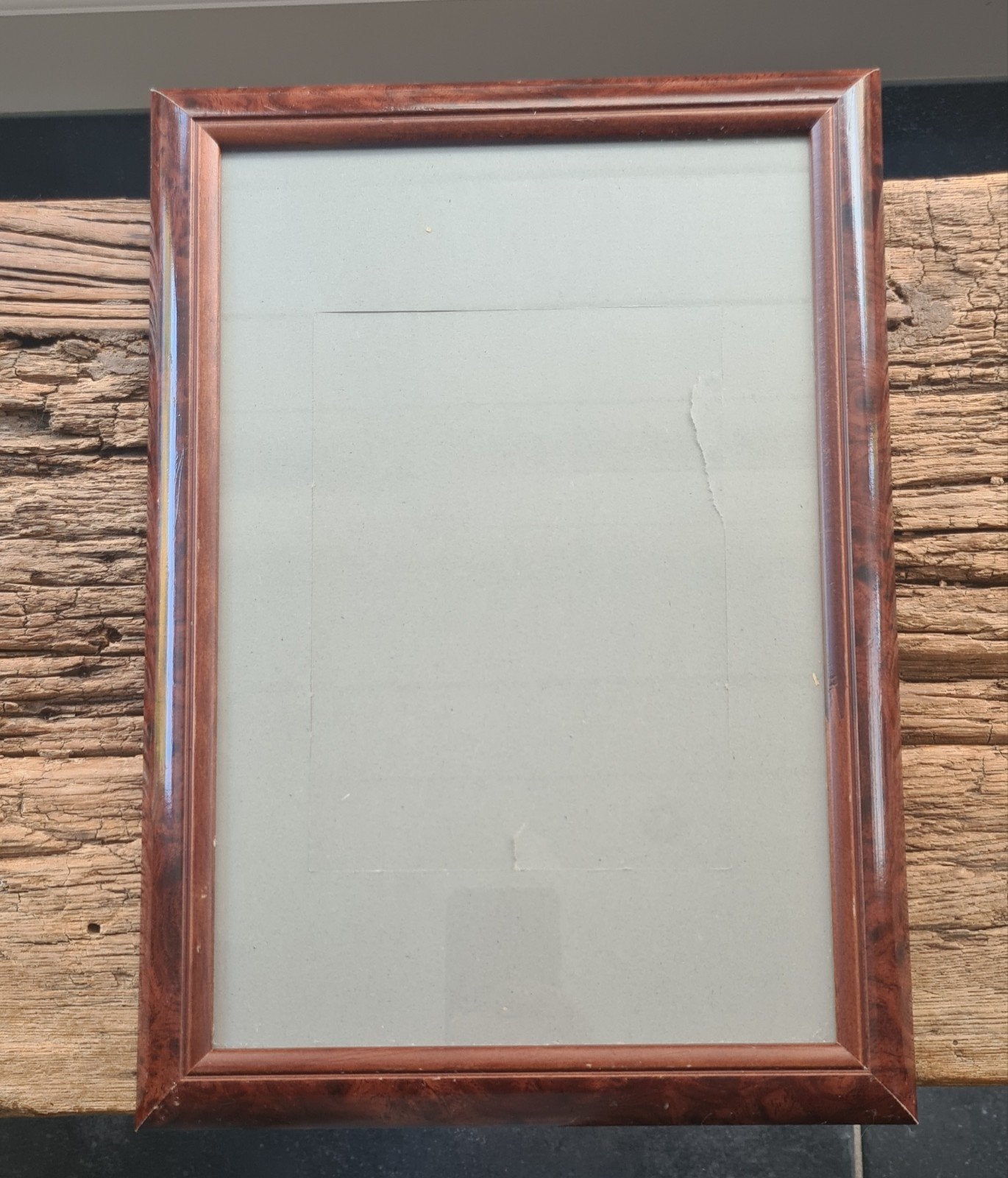 klassieke houten fotolijst met bruine glanzende afwerking, Overige typen, 20 cm, Ophalen of Verzenden, Zo goed als nieuw